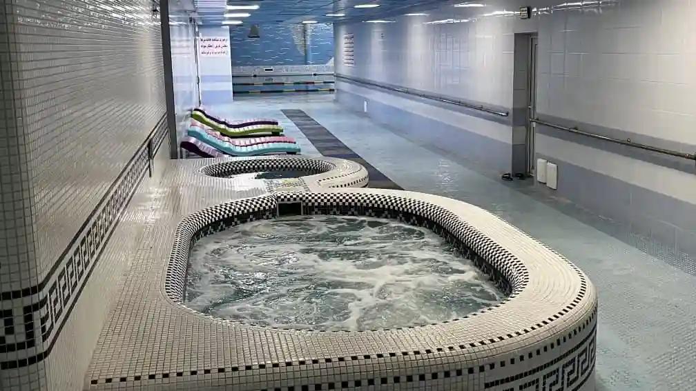 رختکن-سرویس-بهداشتی-استخر-بدنسازی-ایثار-قزوین-کمد-لباس-سشوار-پولرو.webp